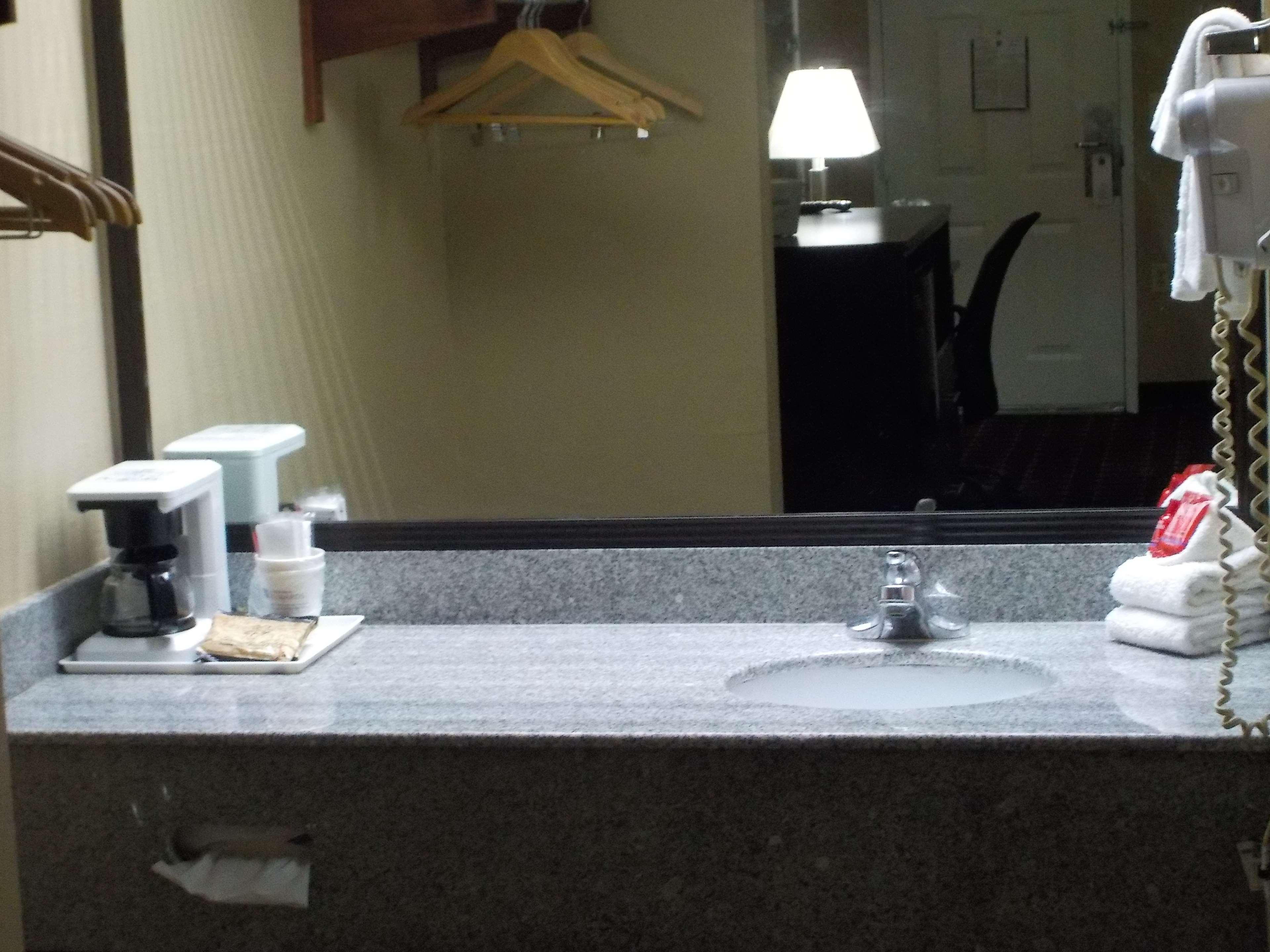Surestay By Western Lenoir Hotel