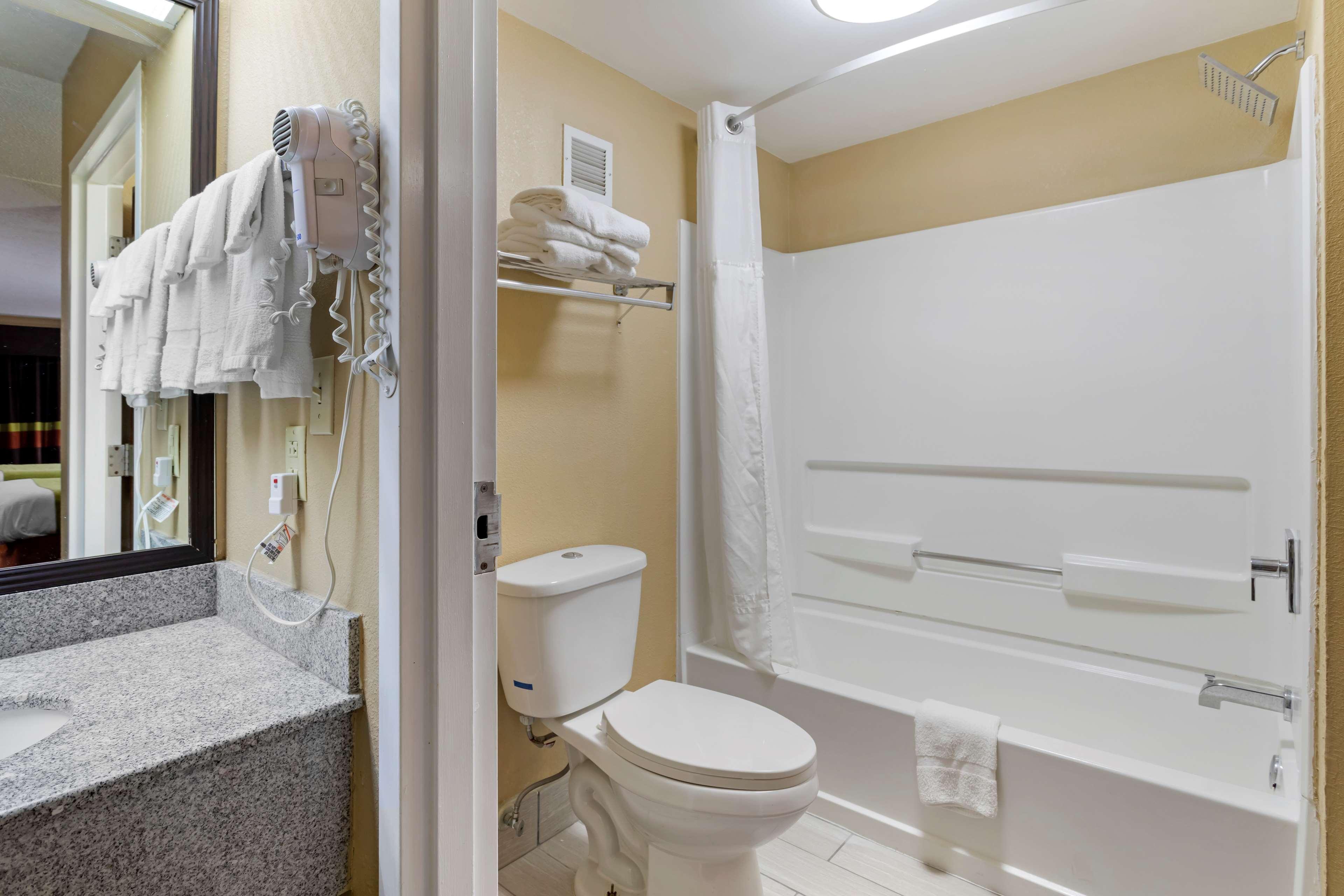 Hotel Surestay By Western Lenoir 4*