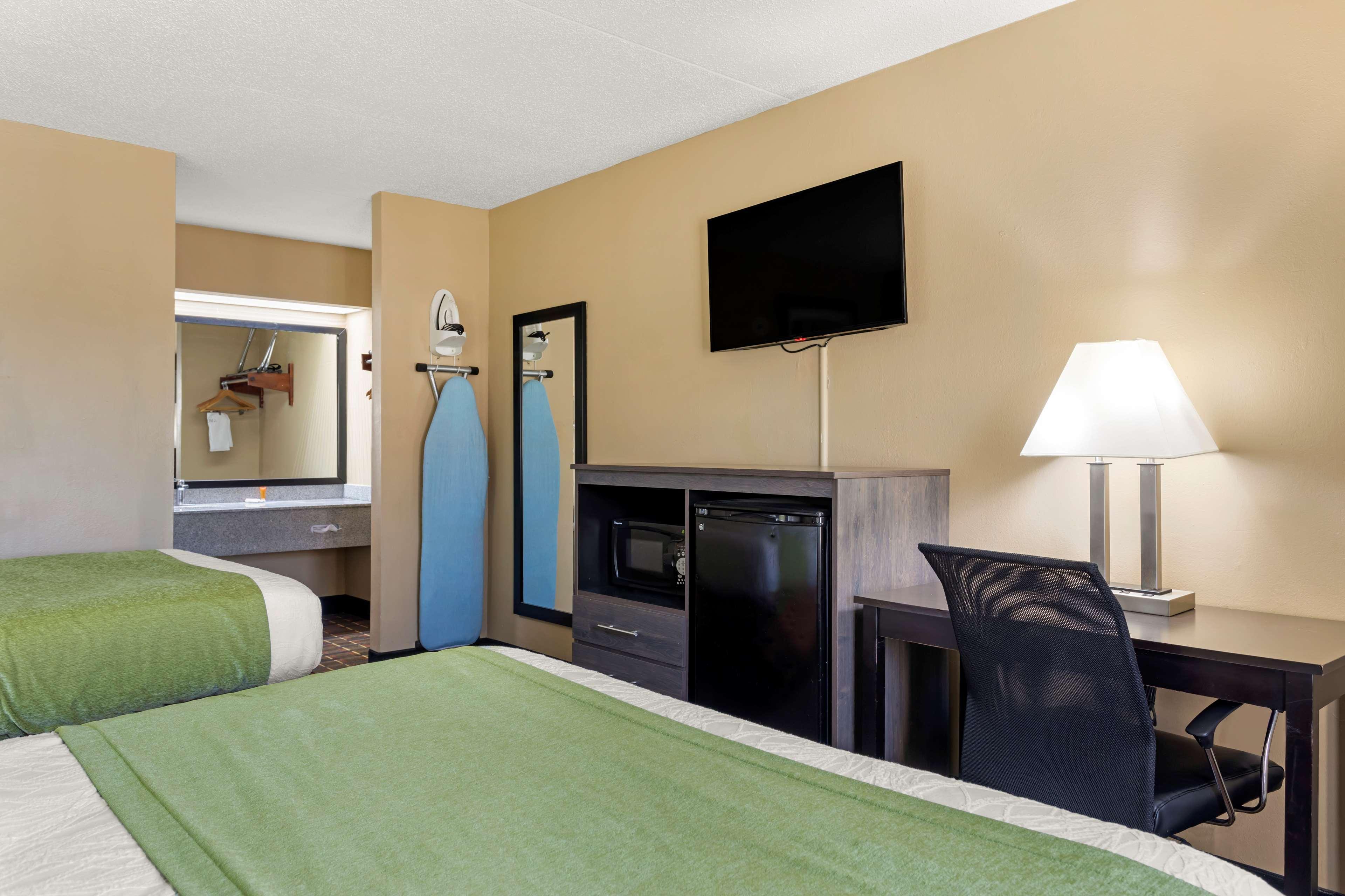 Surestay By Western Lenoir Hotel