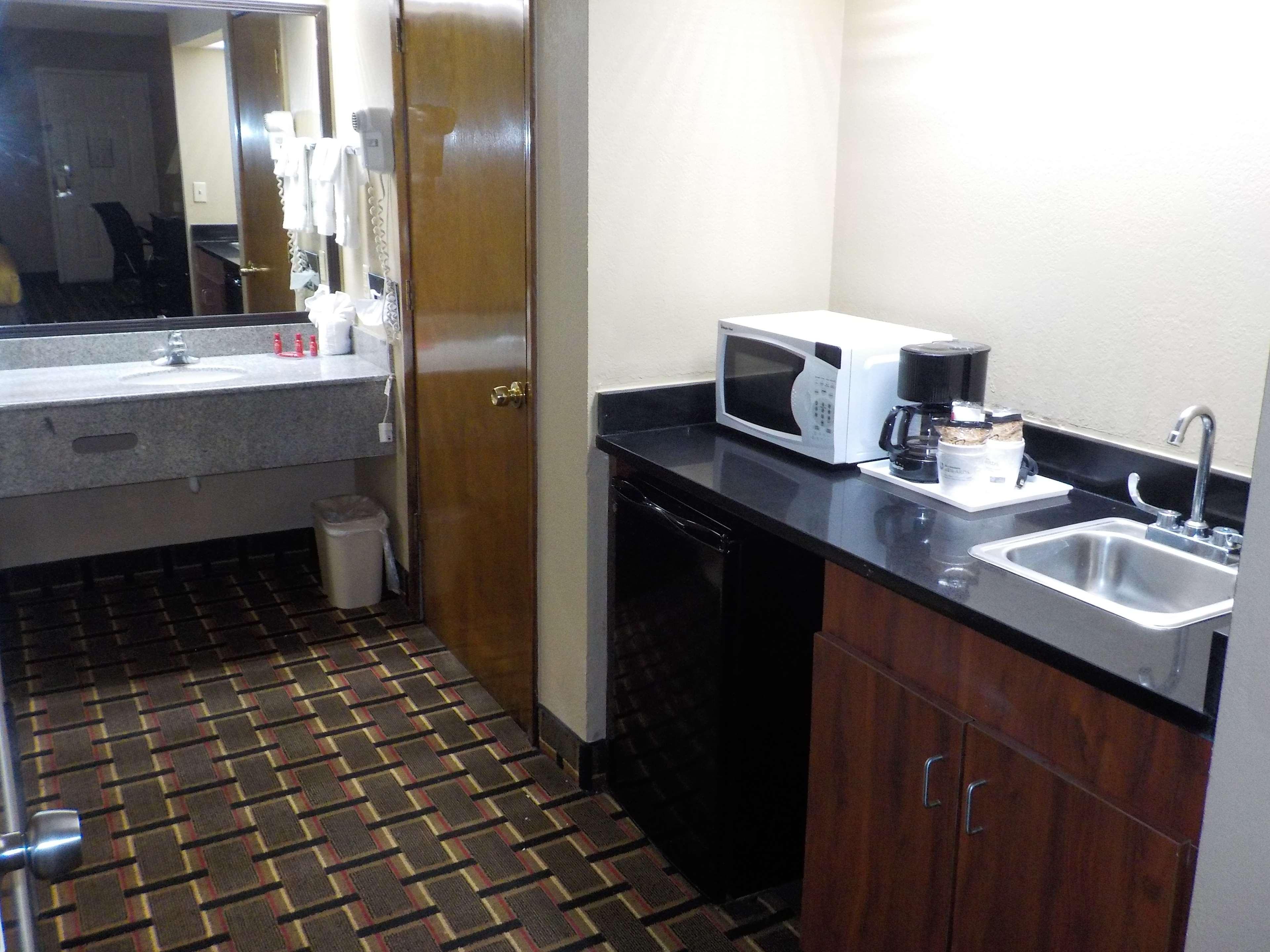 Surestay By Western Lenoir 4*
