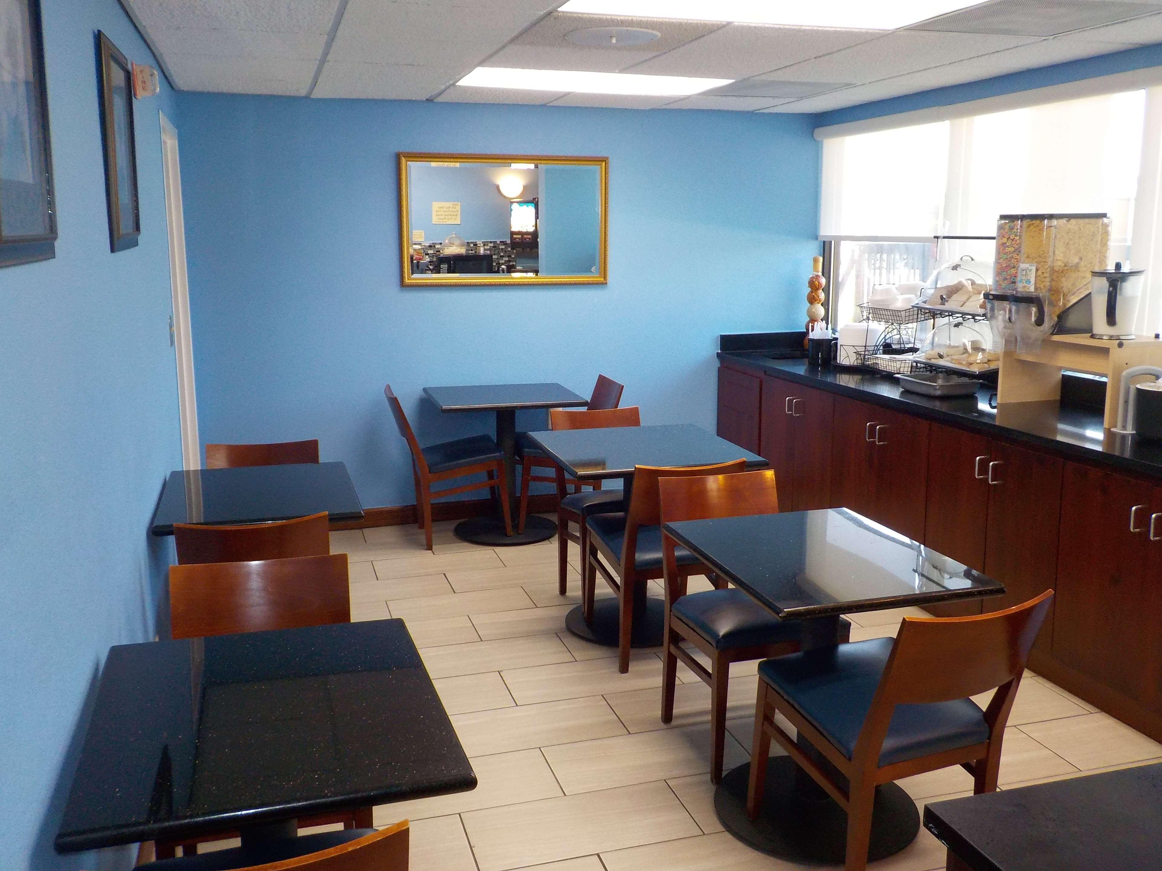 Surestay By Western Lenoir Hotel