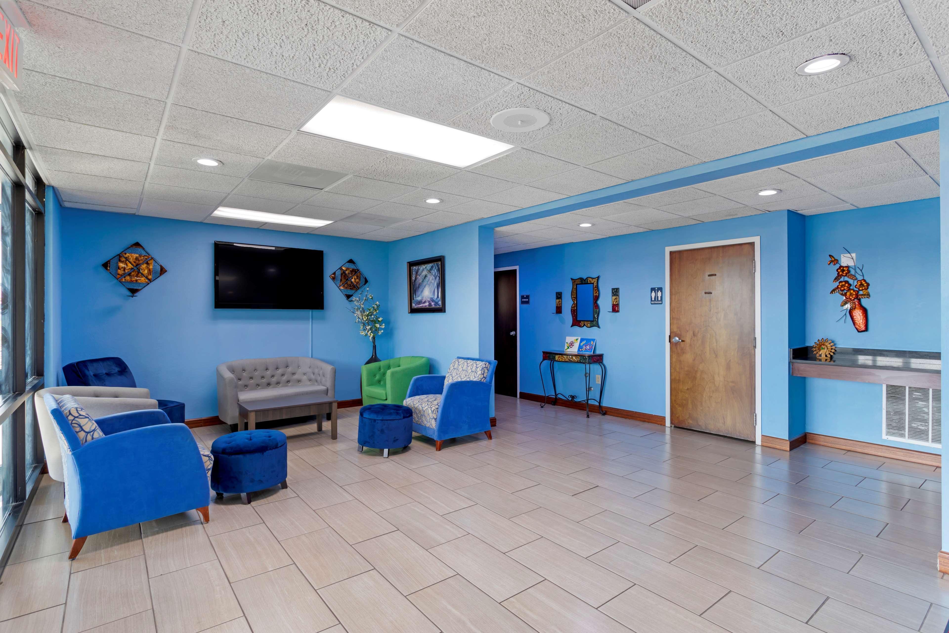 Surestay By Western Lenoir Hotel