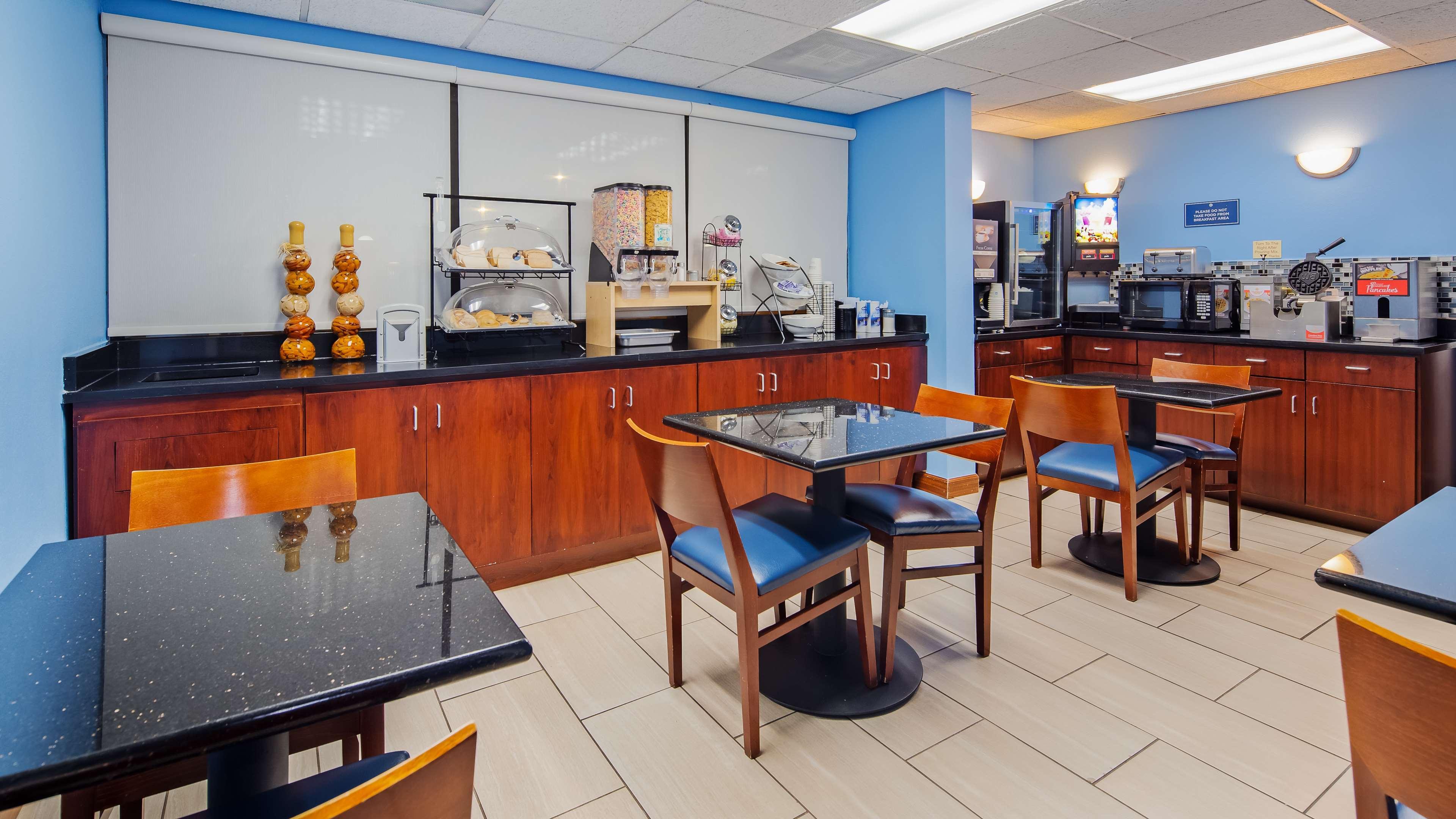 Surestay By Western Lenoir Hotel