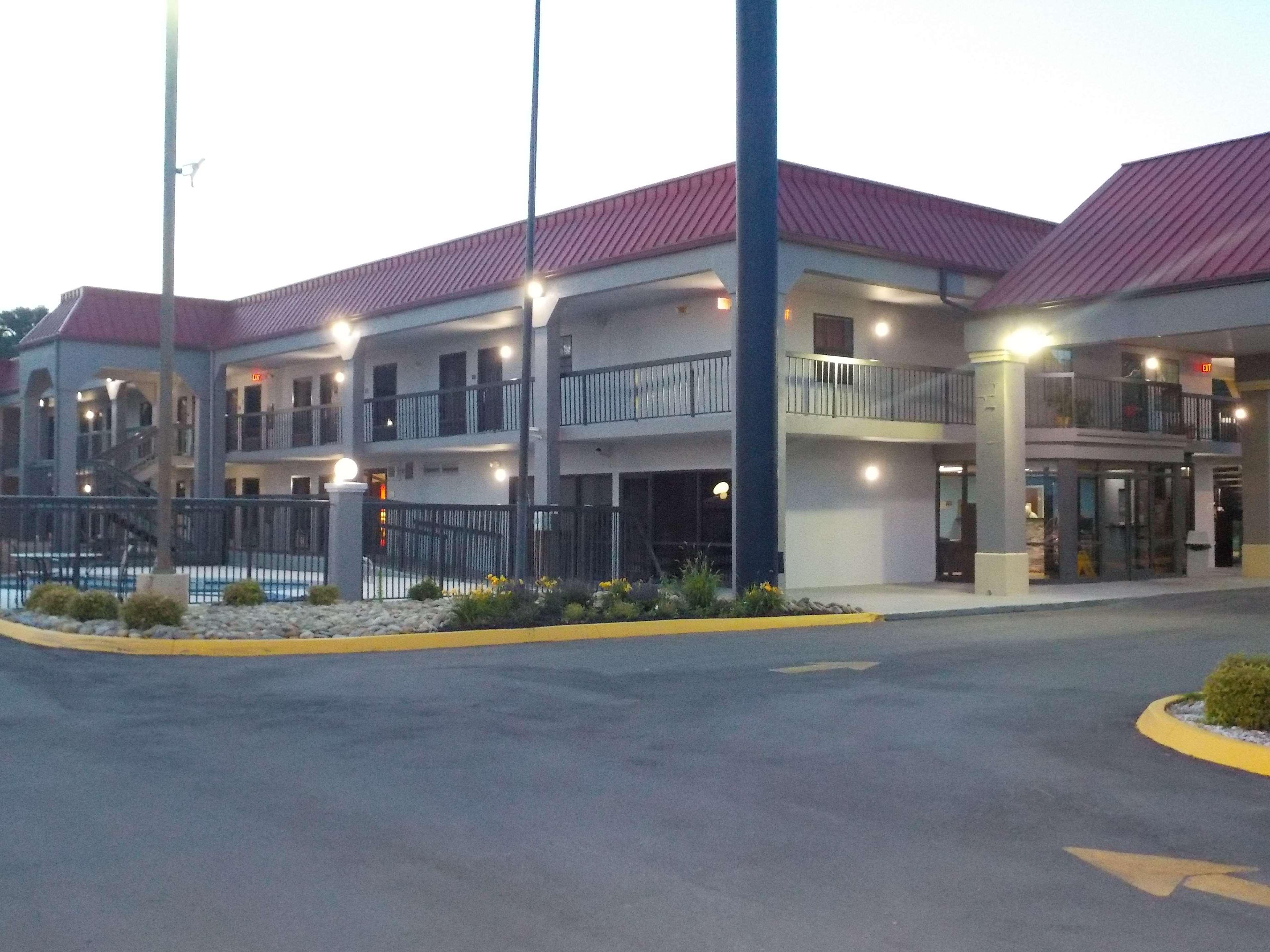 Surestay By Western Lenoir Hotel