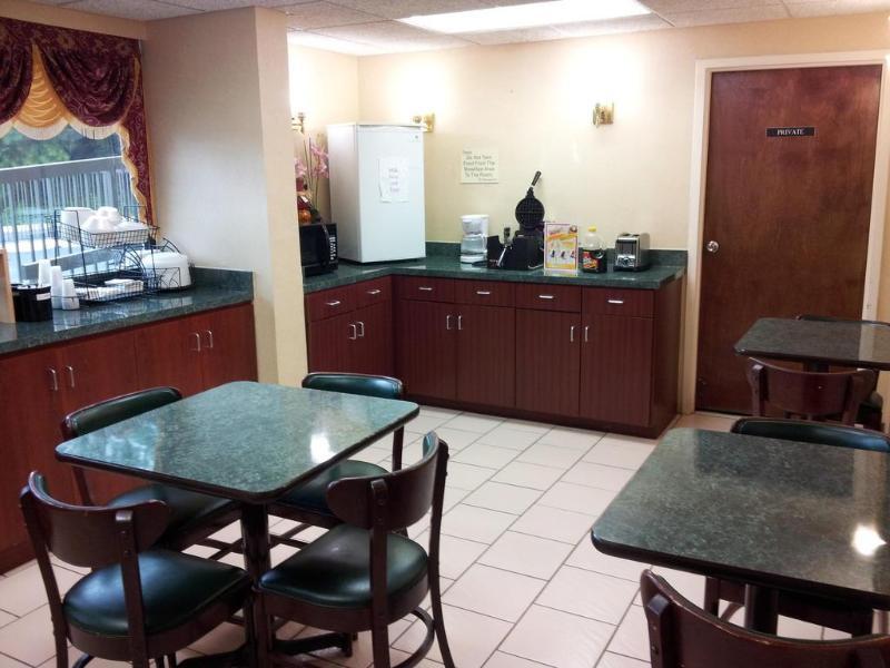 Surestay By Western Lenoir Hotel