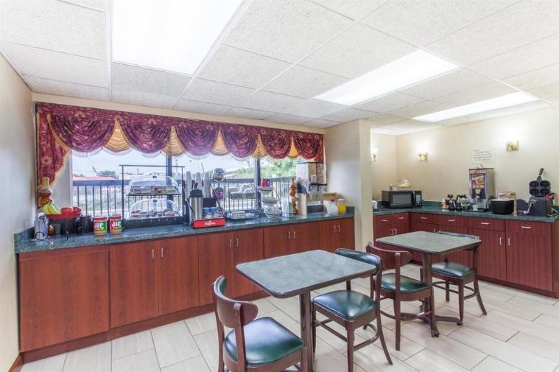 Surestay By Western Lenoir Hotel 4*