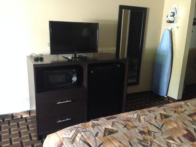 Surestay By Western Lenoir Hotel